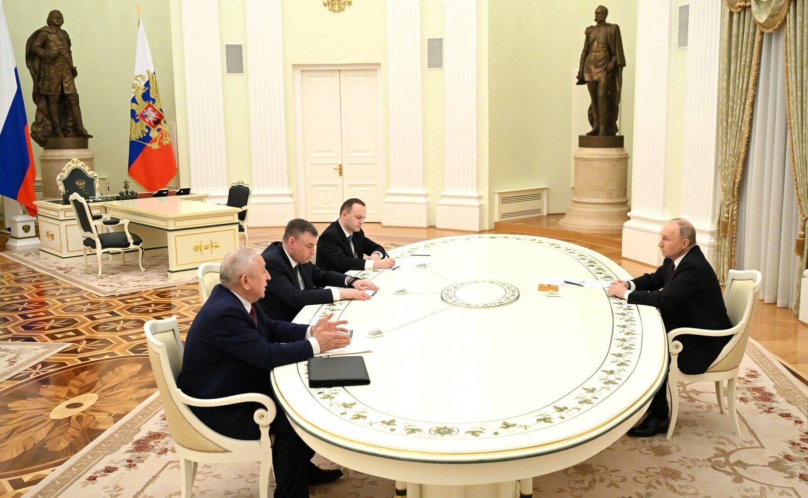 Встреча с кандидатами на должность Президента России