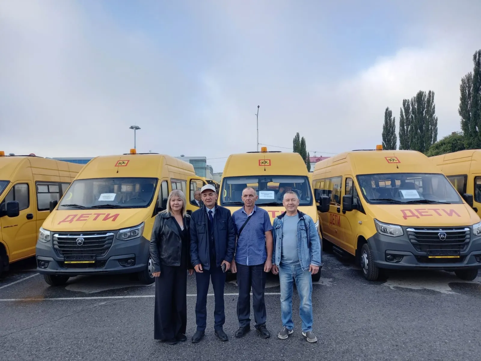 Две школы Мечетлинского района получили ключи от новых автобусов