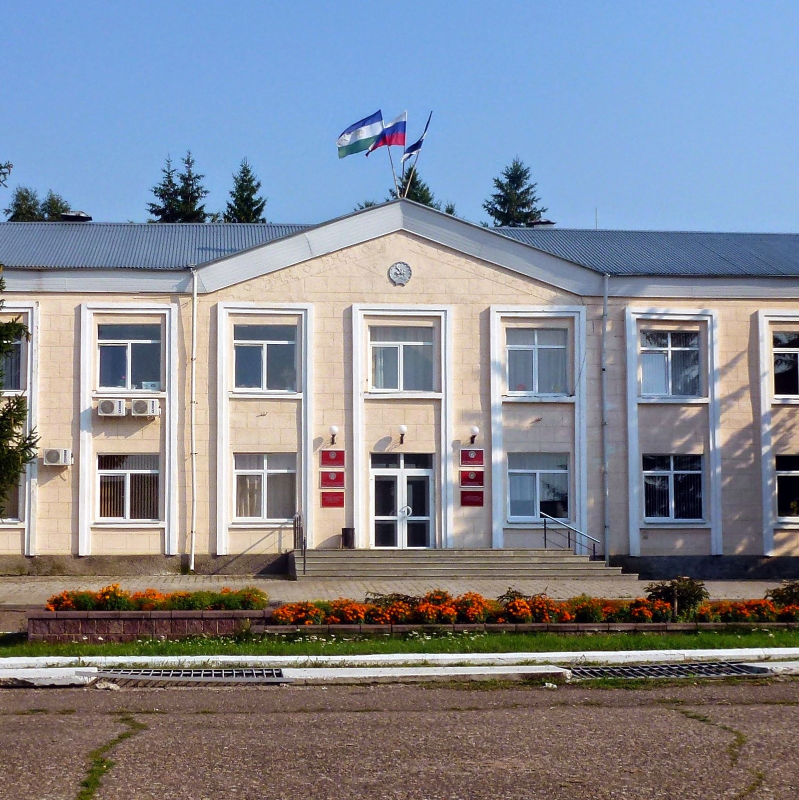 Уважаемые ветераны труда!