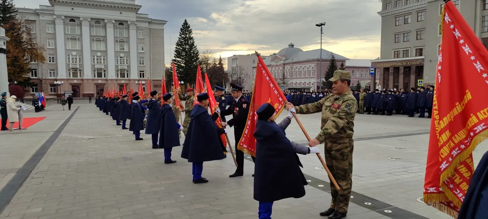 На Советской площади в Уфе 600 школьников стали «шаймуратовцами»