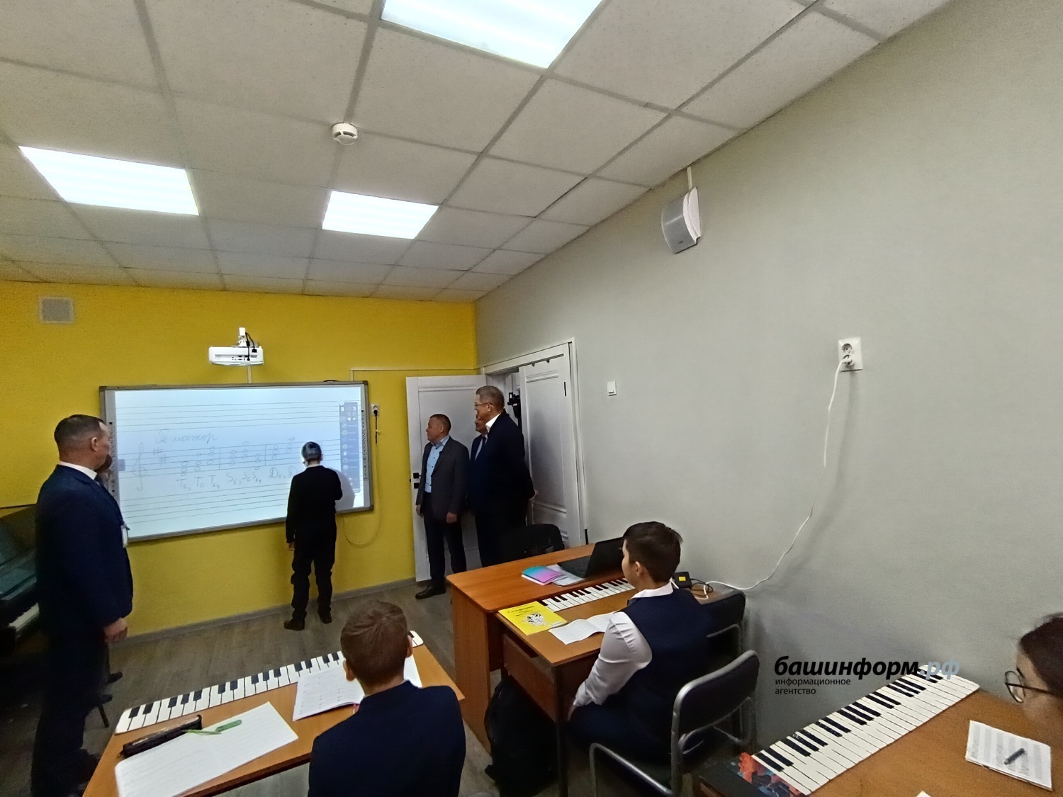 Глава Башкирии побывал в отремонтированной Детской школе искусств в Янауле