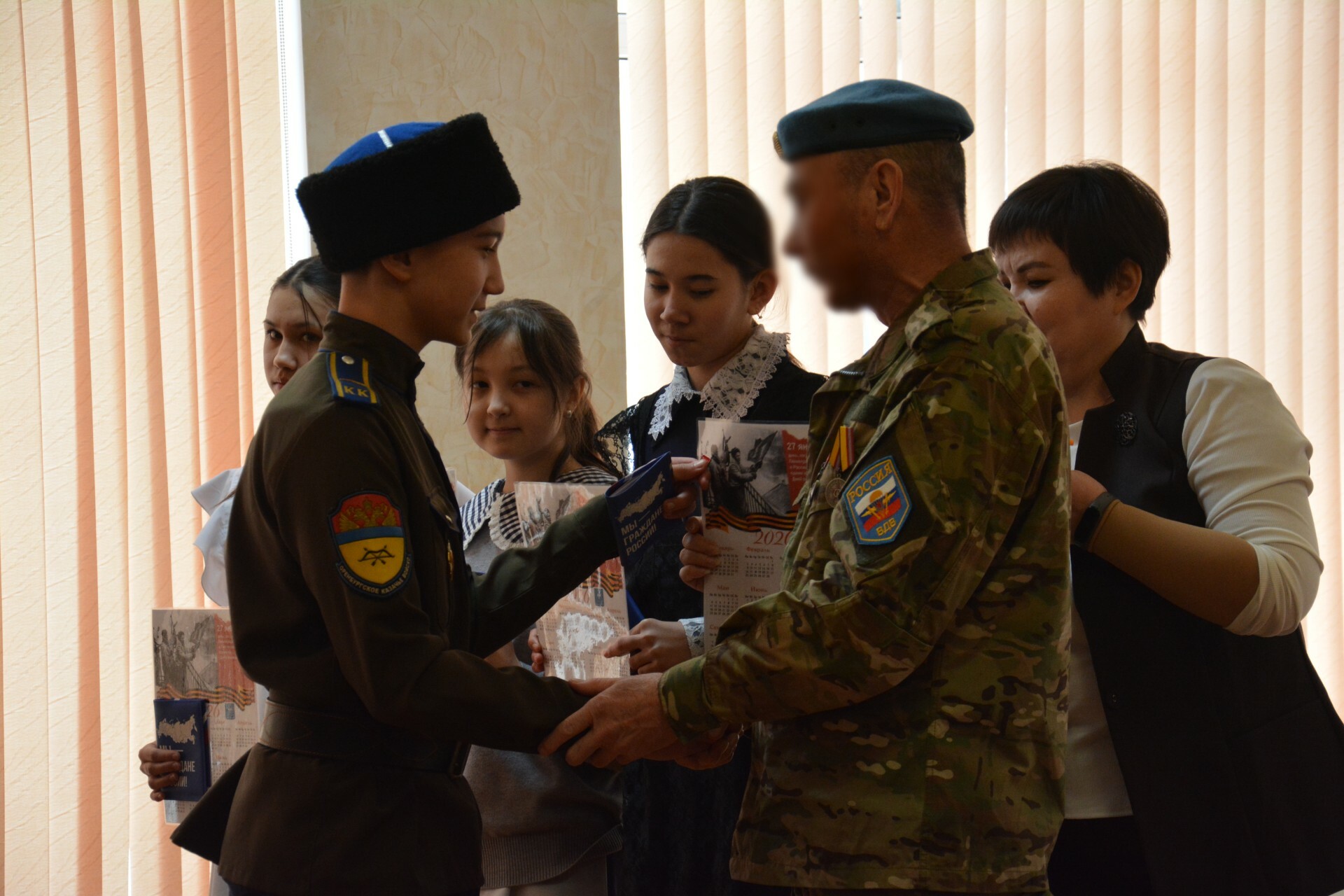 В Мечетлинском районе вручили паспорта и встретились с ветераном СВО