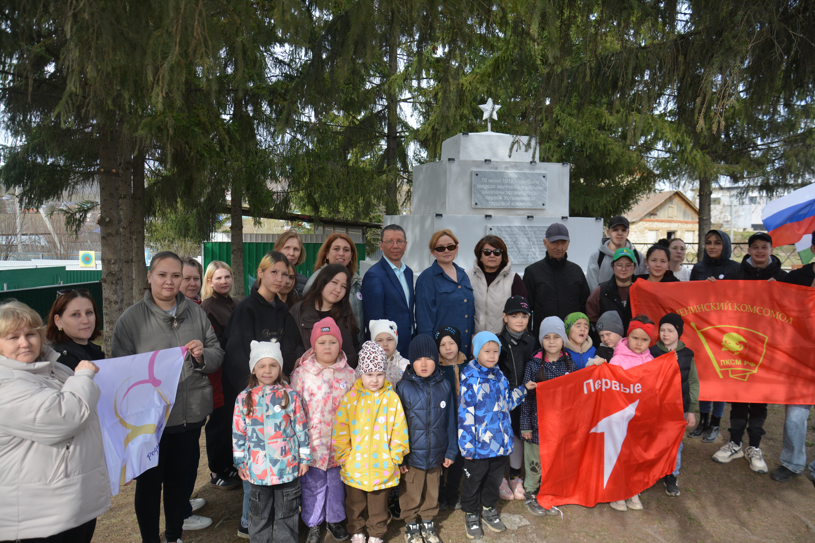 В Мечетлинском районе прошло благоустройство памятника первым коммунарам