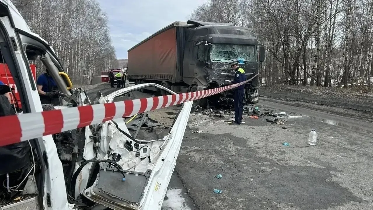 На трассе М-5 произошло ДТП с микроавтобусом из Башкирии