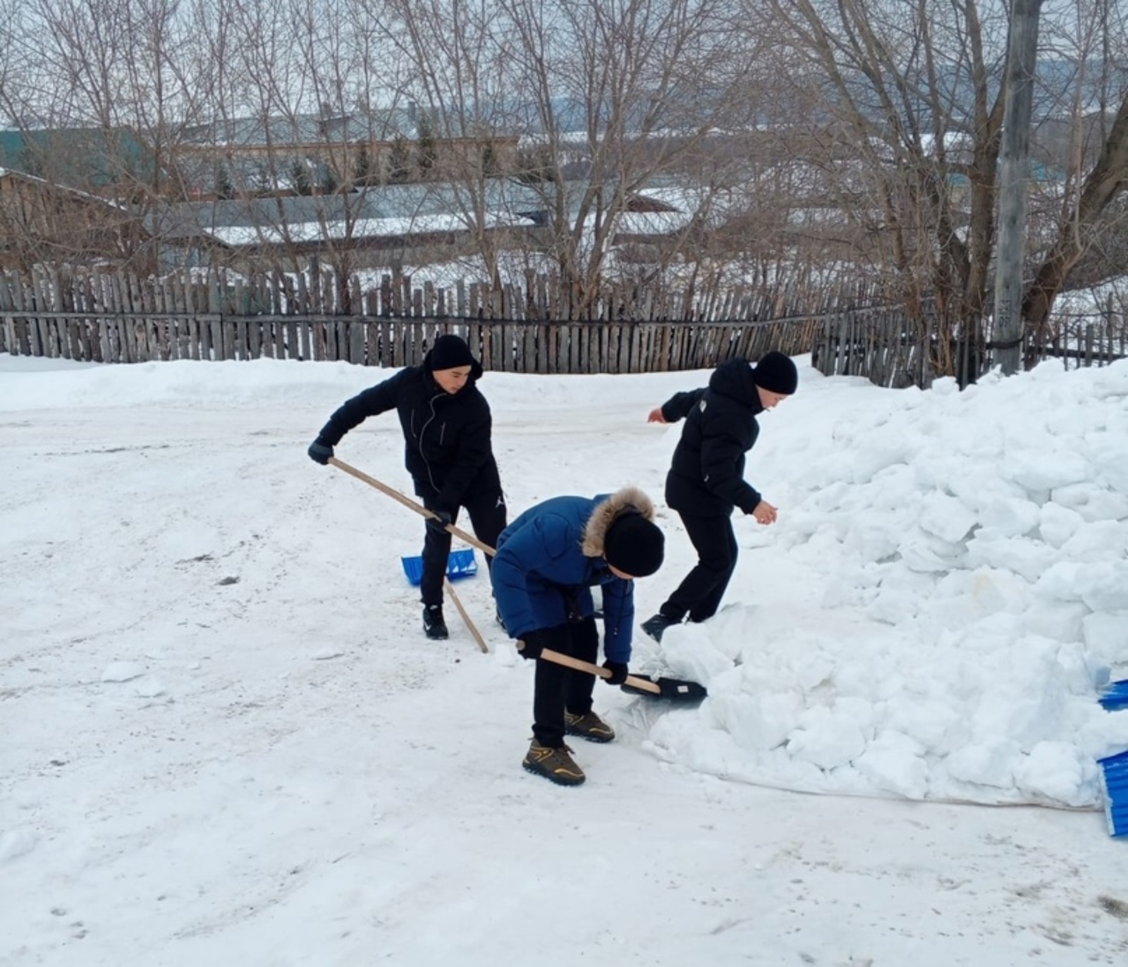 Помощники по уборке снега