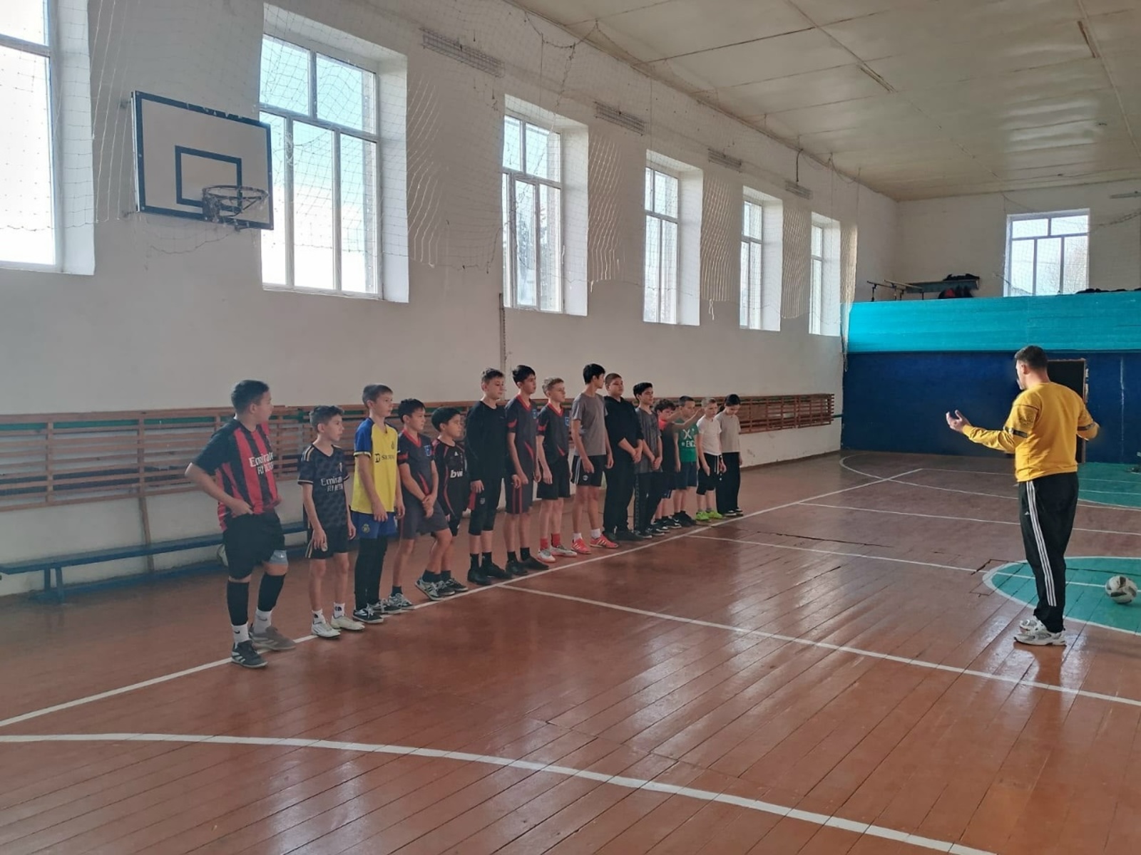 Товарищеский матч по футболу