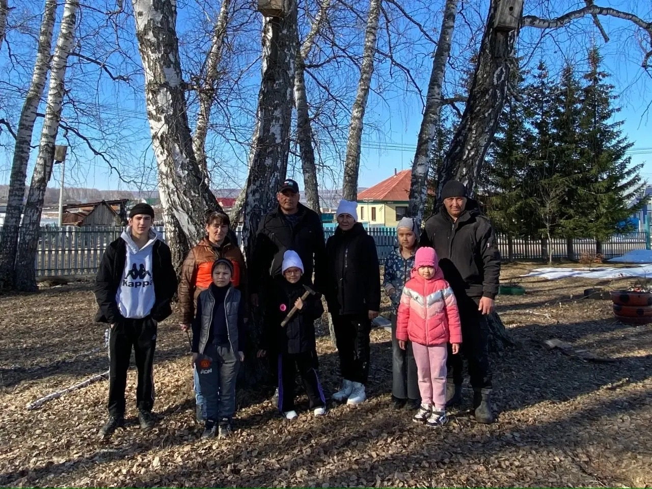 Первоклассники Мечетлинского района с родителями сделали скворечники