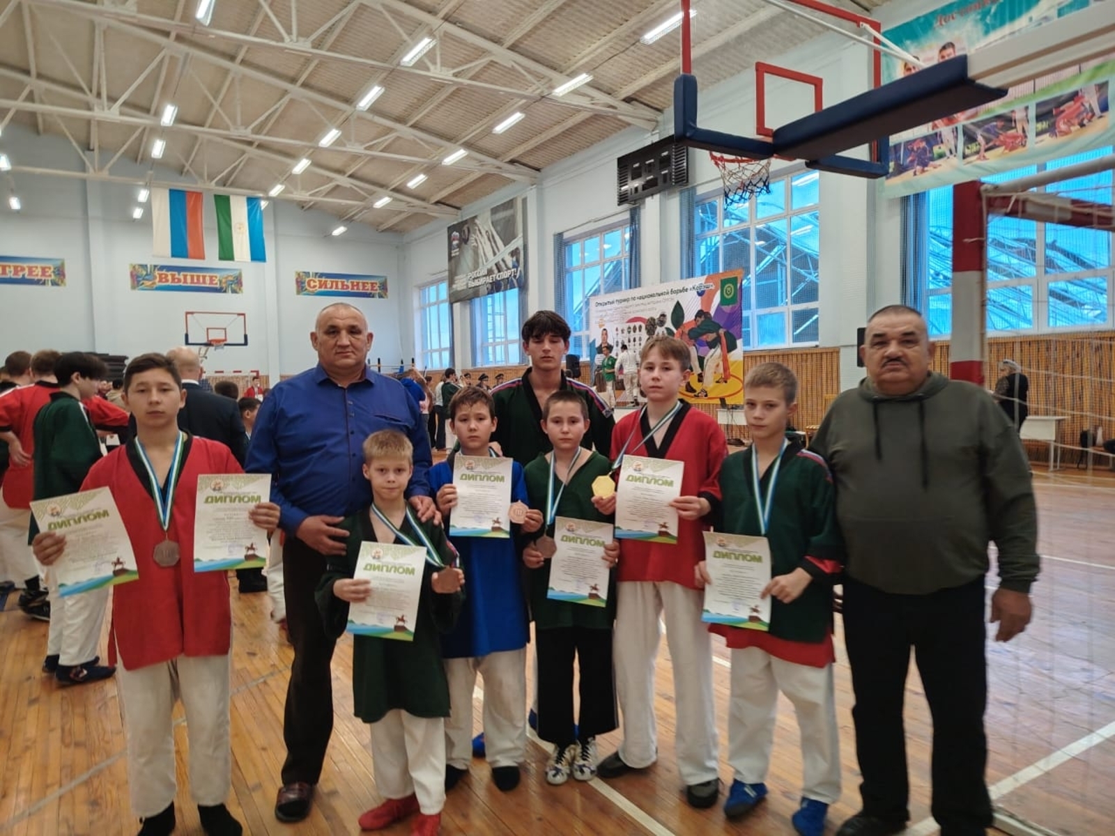 Одержал бозоговорочную победу