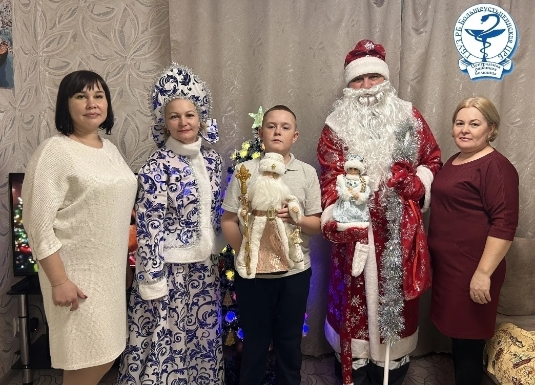 Мечетлинцы исполняют желания детей в рамках акции "Елка желаний"