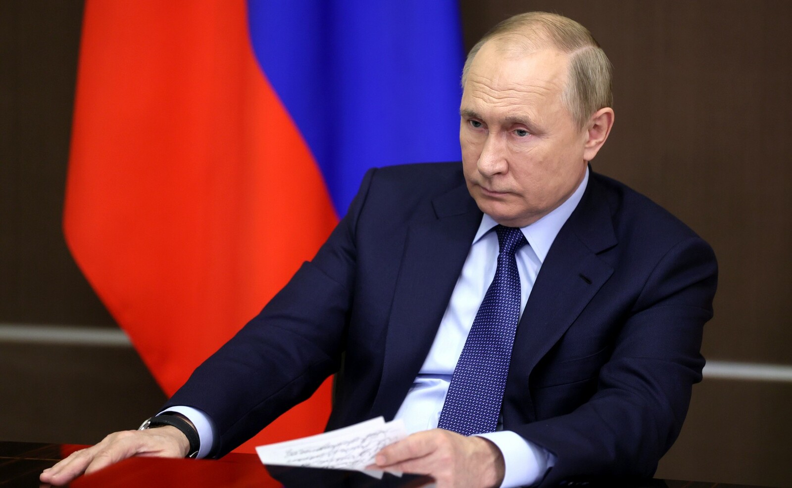 Путин: "Бюджетники до конца года должны получить зарплаты по майским указам"