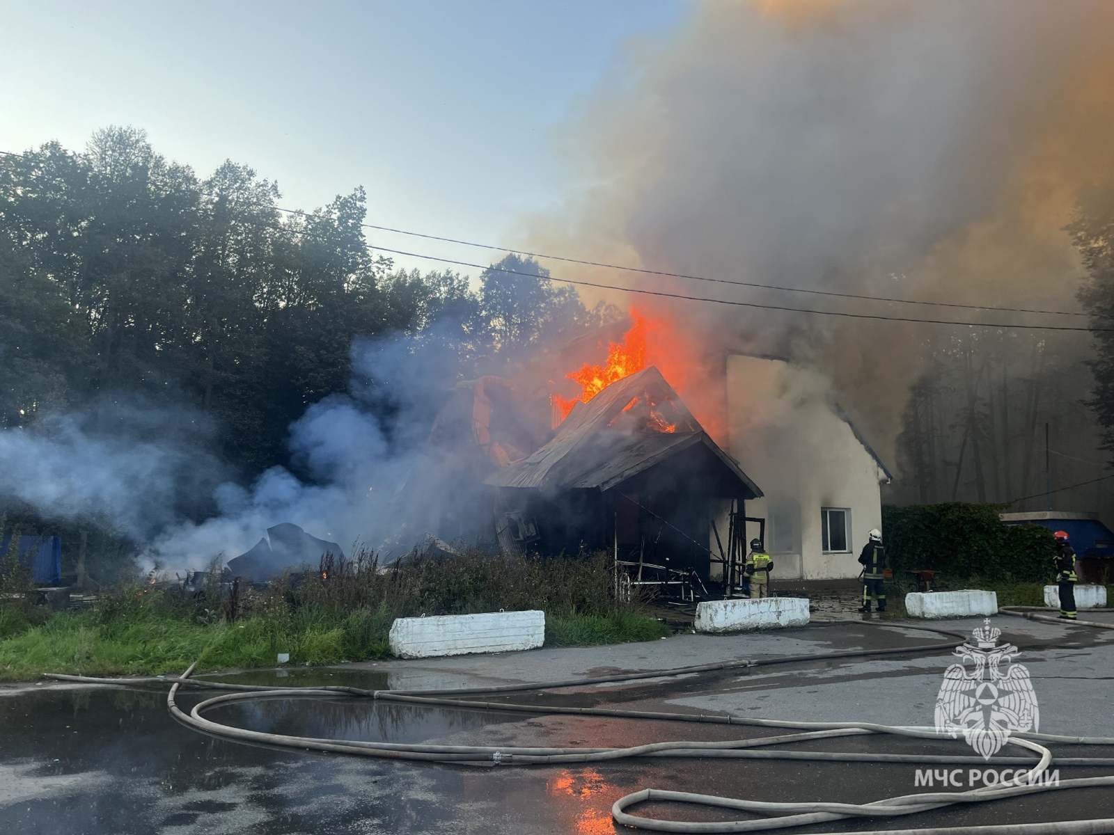 На трассе М-5 в Башкирии сгорело кафе