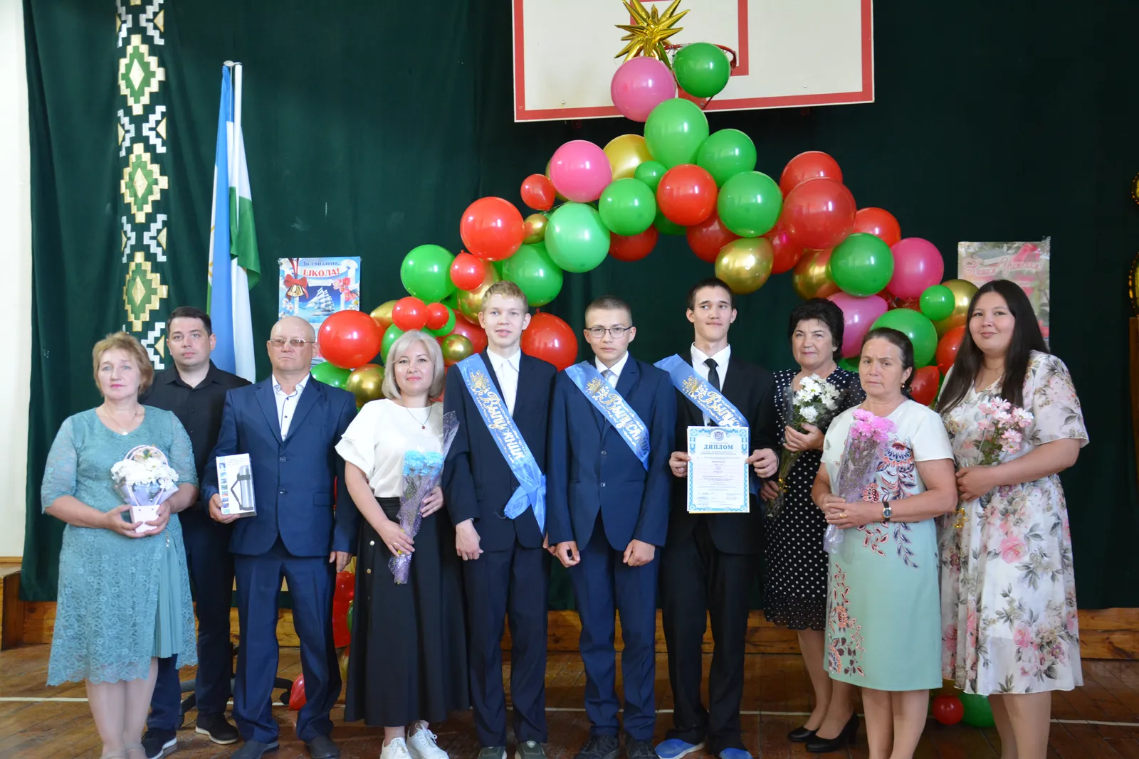 В школах Мечетлинского района прозвучали последние звонки