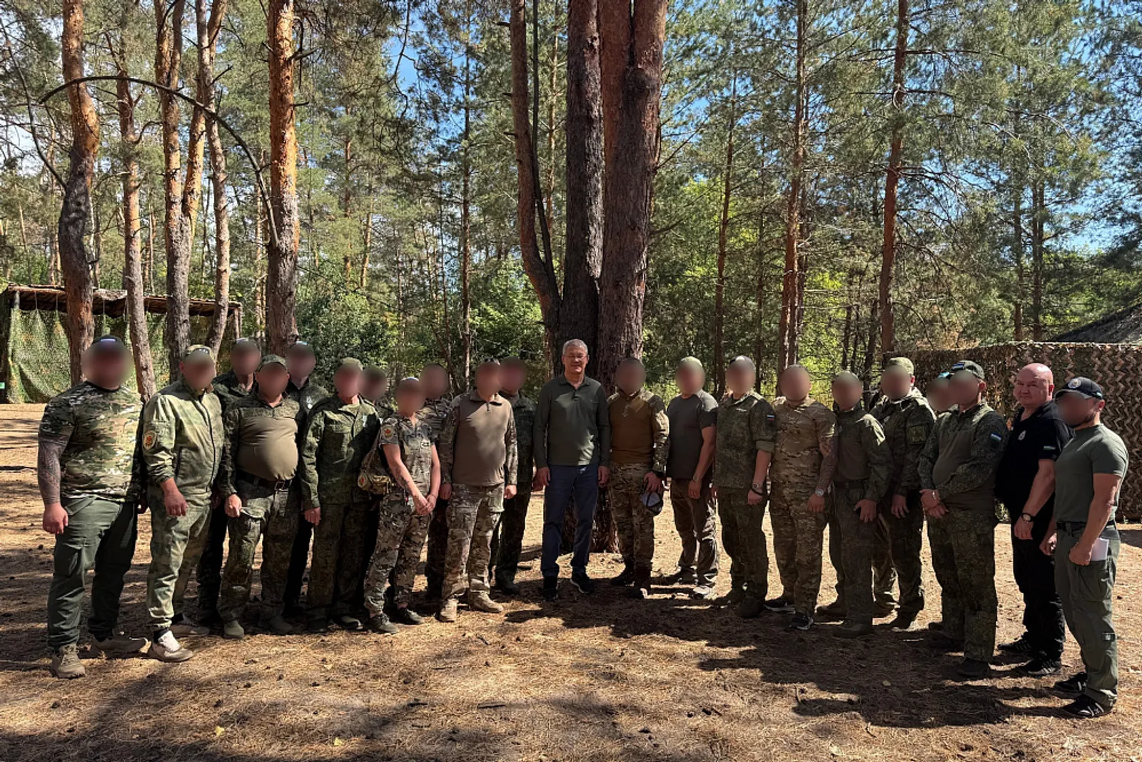 Радий Хабиров на Донбассе встретился с военнослужащими полка «Башкортостан»