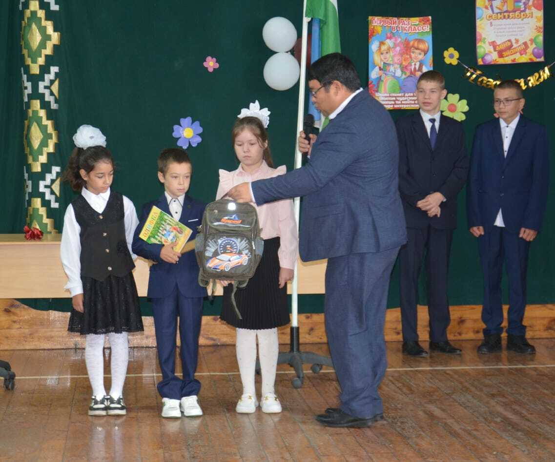 В школах Мечетлинского района состоялись линейки в честь Дня знаний