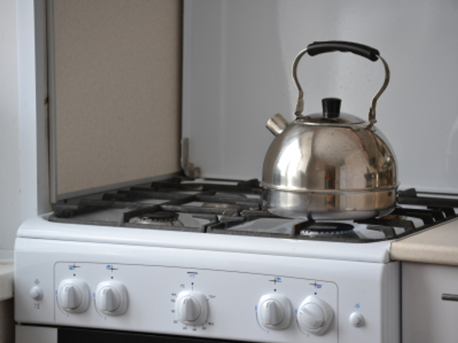 В Уфе женщина и дети отравились газом