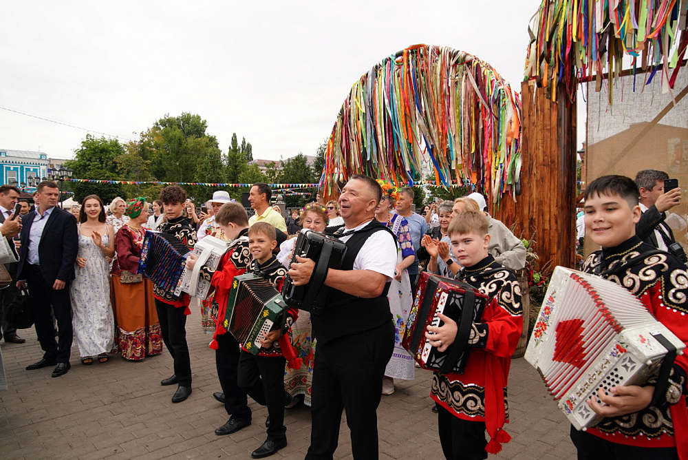 Радий Хабиров посетил пятый фестиваль гостеприимства "Купец 2.0"